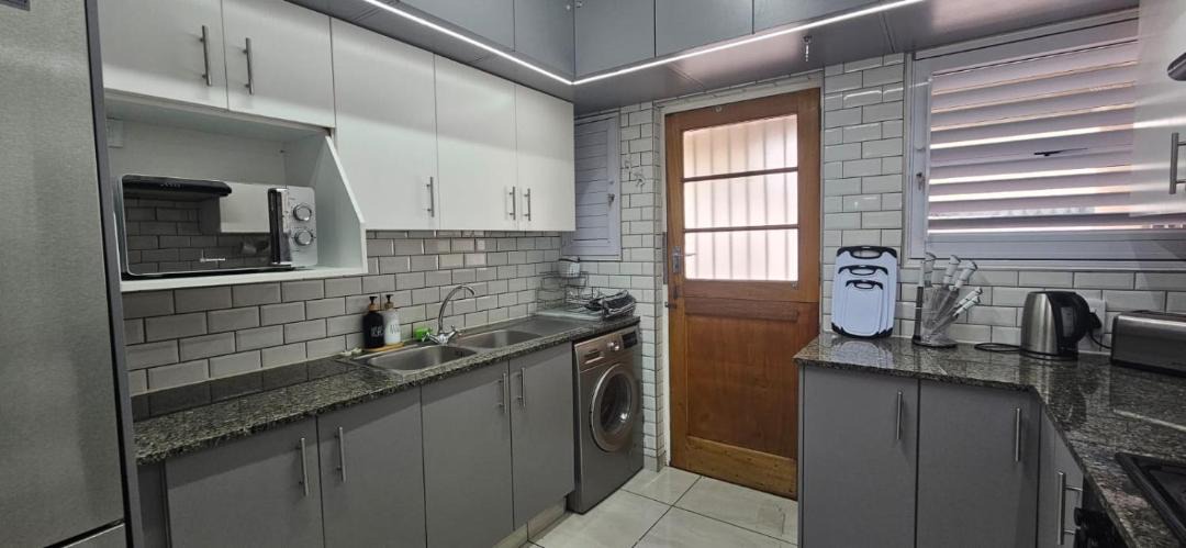 Photo of Kitchen in Gordons Bay Central