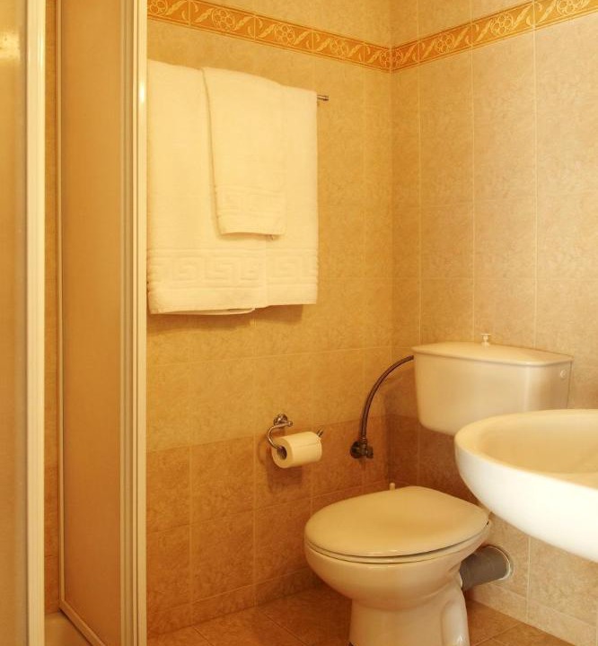 Photo of Bathroom in Lokroi