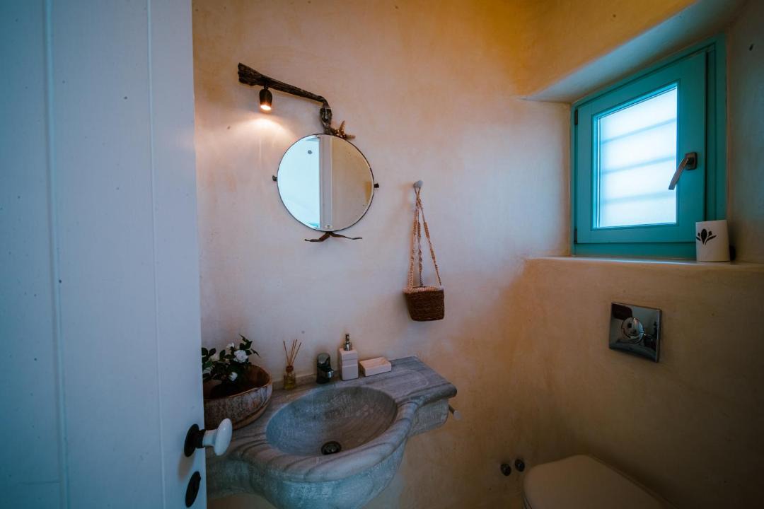 Photo of Bathroom in Psarou