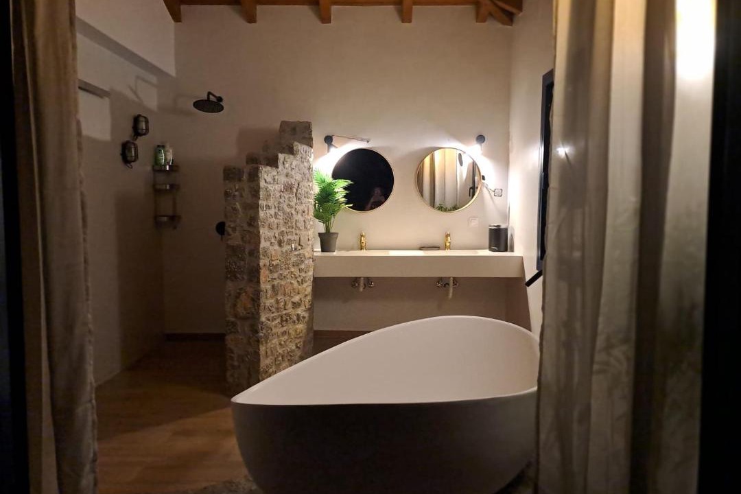 Photo of Bathroom in Sarakiniko