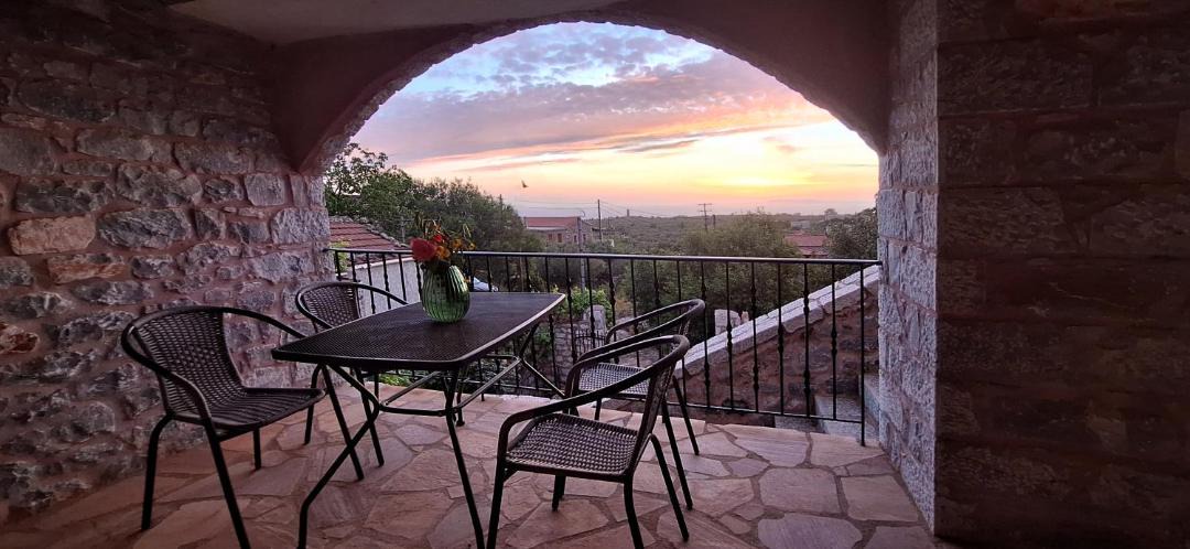 Photo of Patio Balcony in Omales