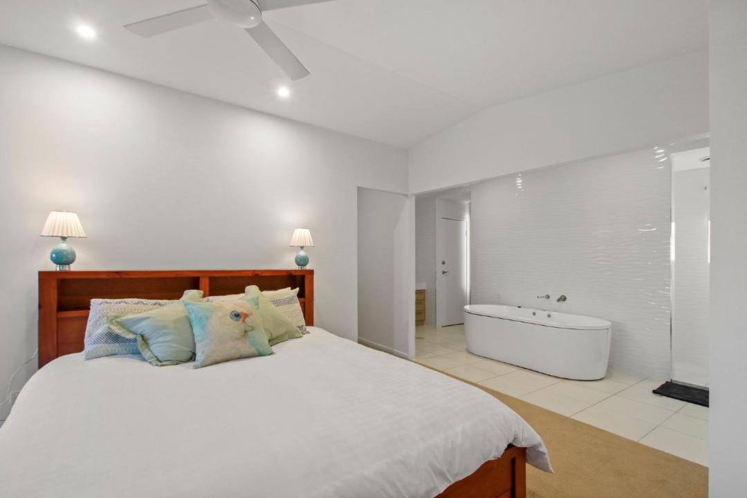 Photo of Bedroom in Golden Beach