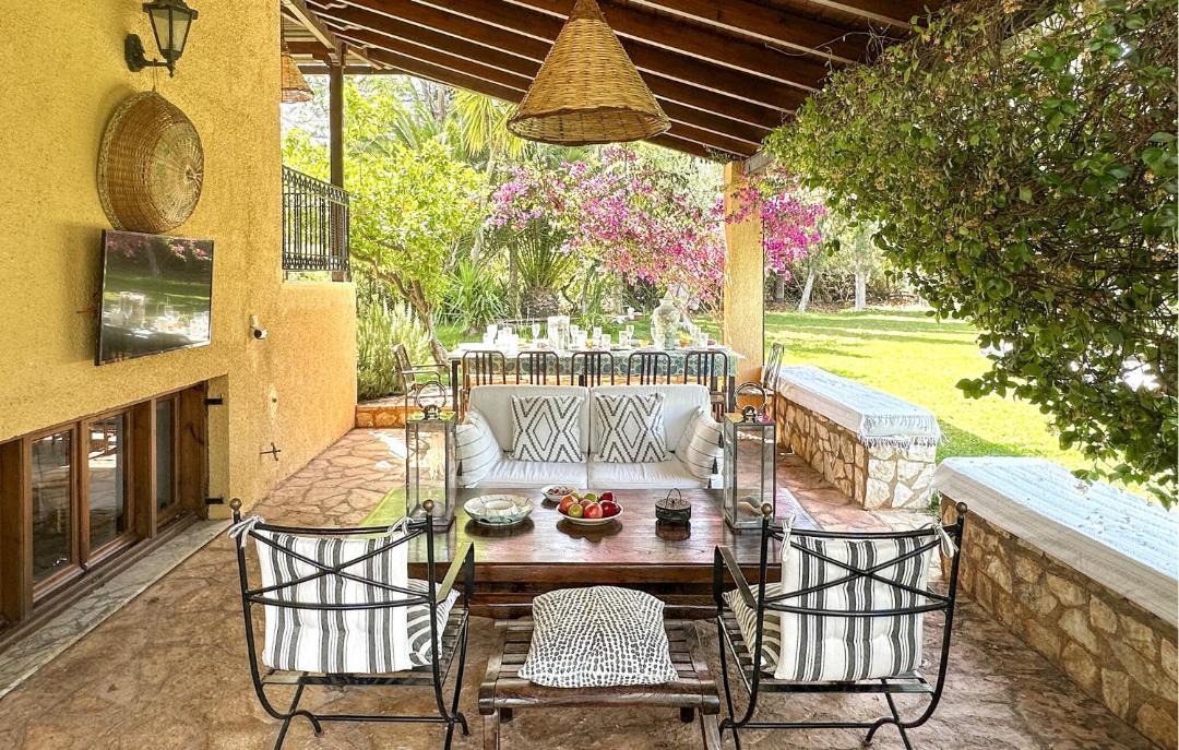 Photo of Patio Balcony in Astros