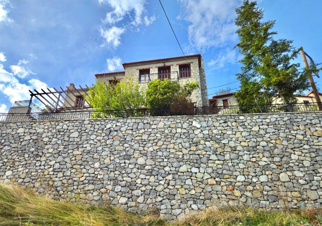 Photo of Buildings in Arachova