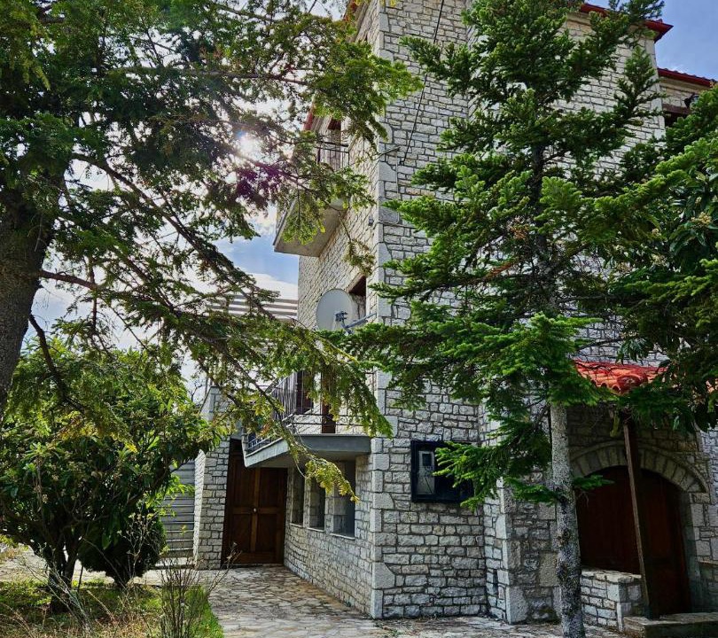 Photo of Buildings in Arachova
