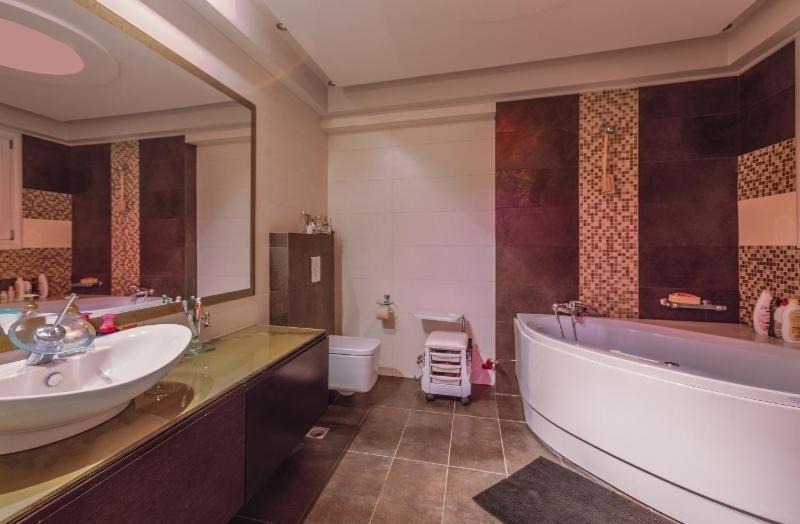 Photo of Bathroom in Tingaki
