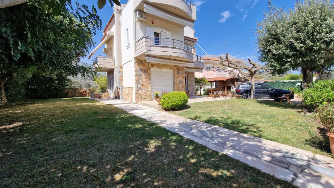 Photo of Buildings in Eretria
