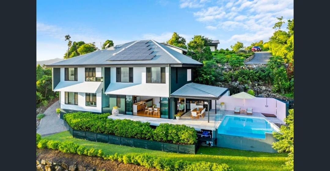 Photo of Buildings in Airlie Beach