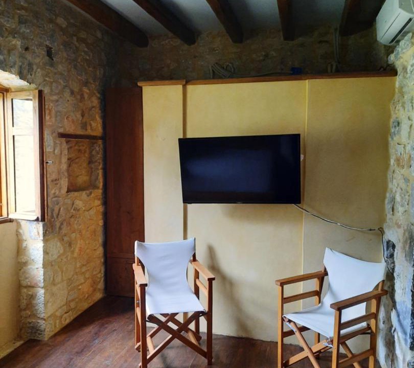 Photo of Livingroom in East Mani