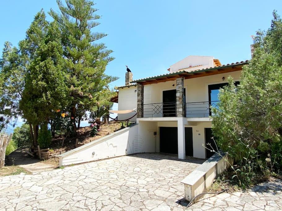 Photo of Buildings in Zakhloritika