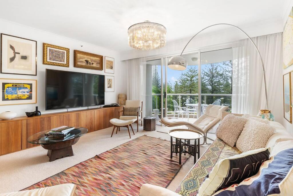 Photo of Livingroom in Main Beach
