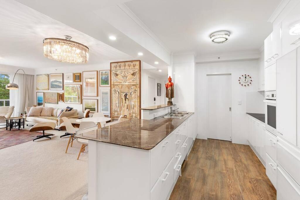Photo of Livingroom in Main Beach