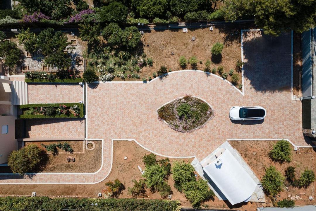Photo of Buildings in Eretria