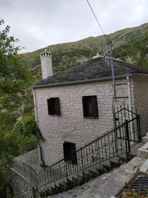 Photo of Buildings in Syrrako
