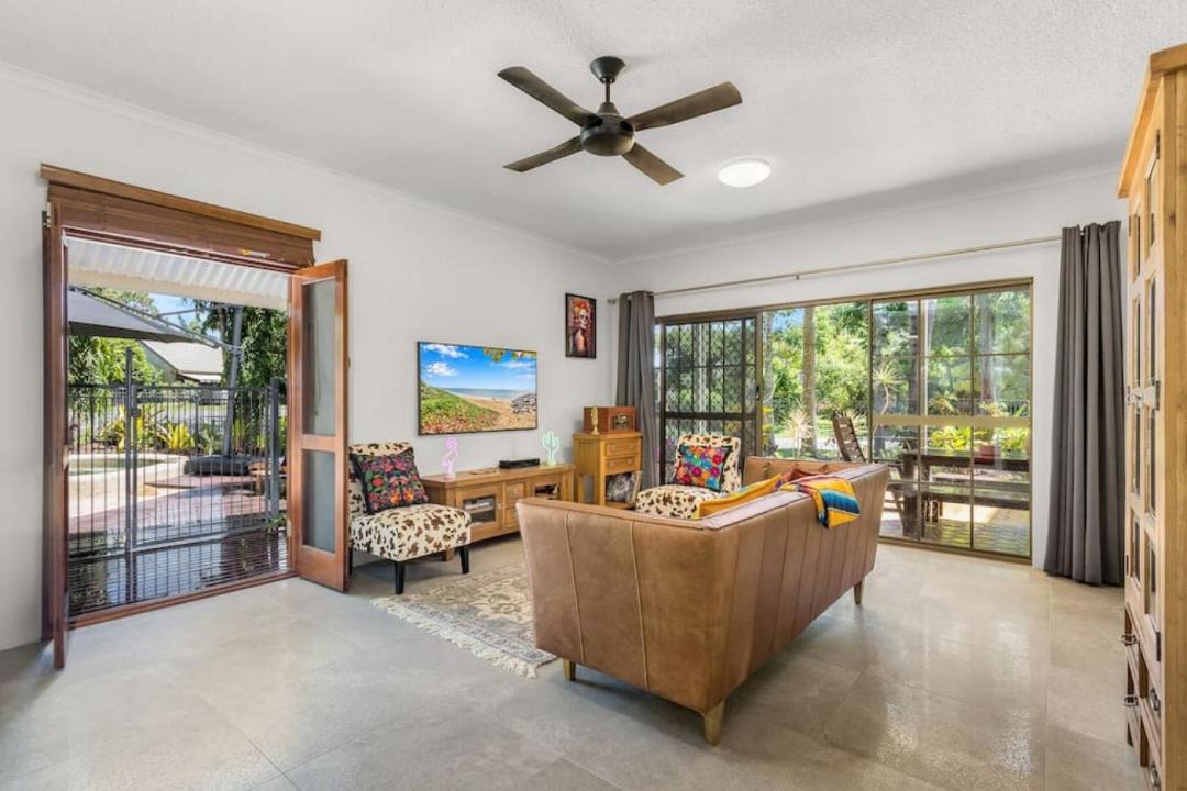 Photo of Livingroom in Holloways Beach