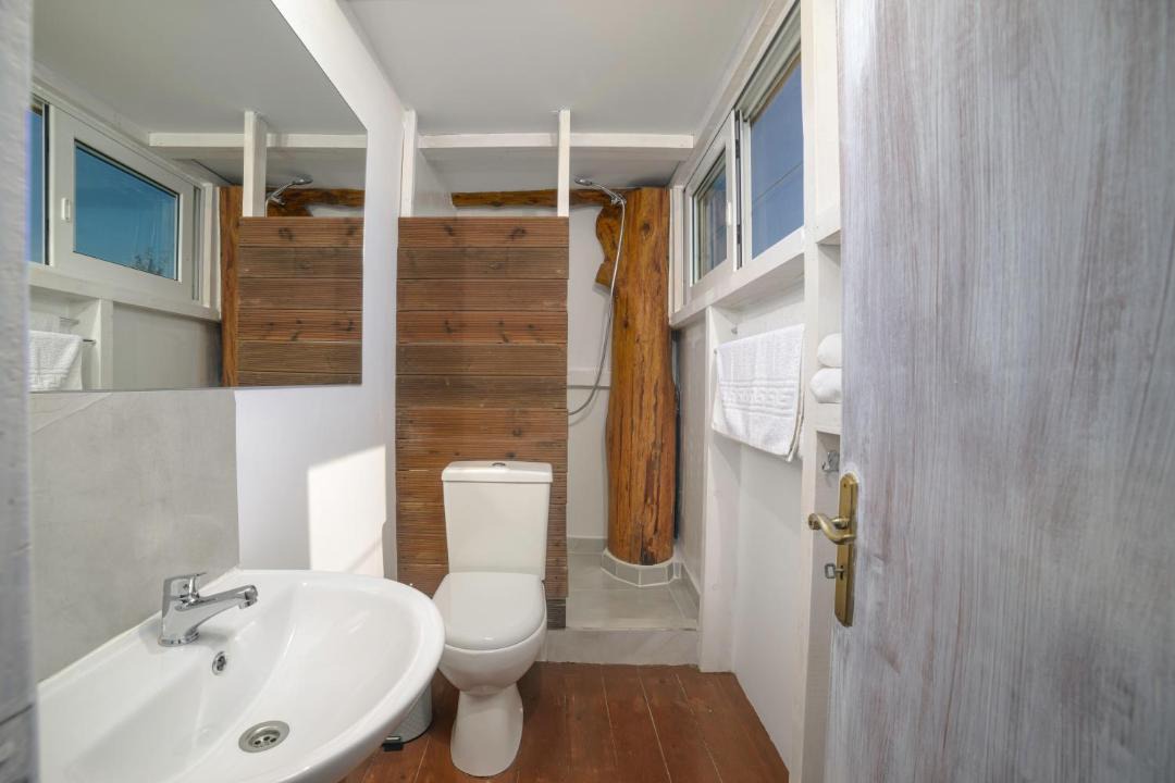 Photo of Bathroom in Neromilos