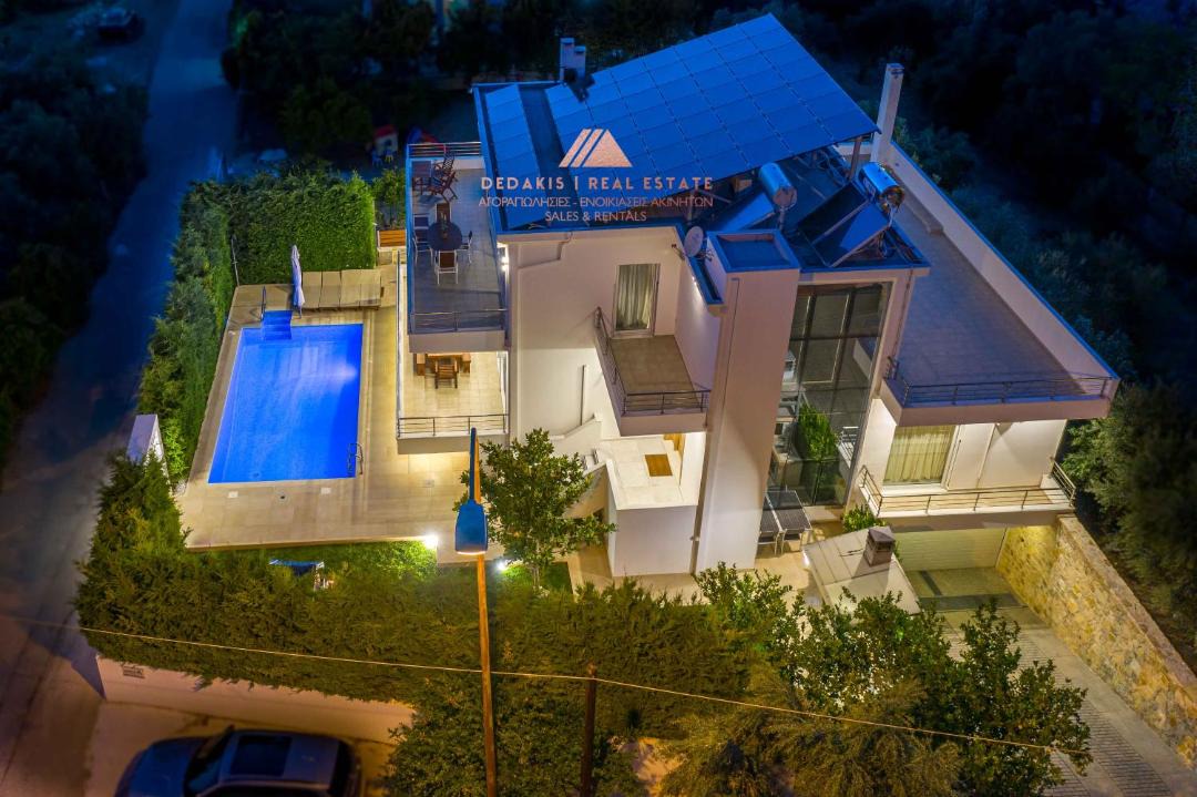 Photo of Buildings in Loutraki