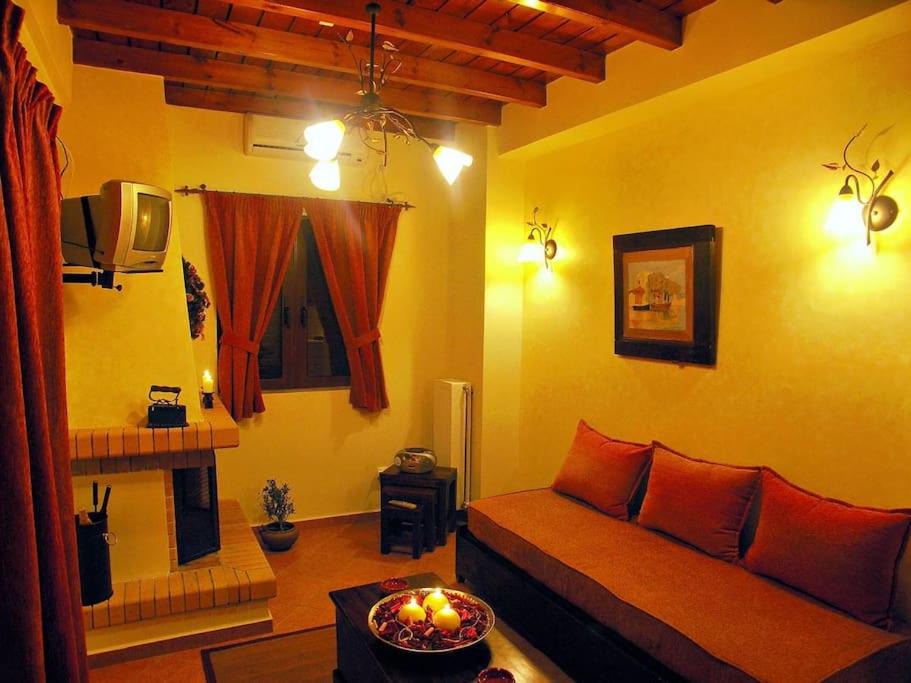 Photo of Livingroom in Aigialeia