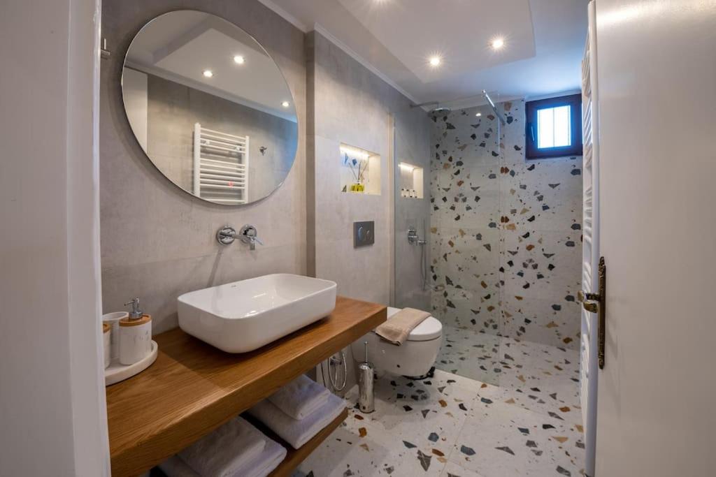 Photo of Bathroom in Aitoliko