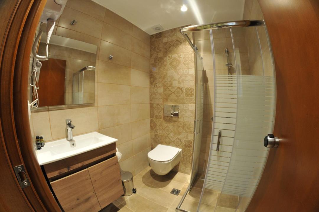 Photo of Bathroom in Makrakomi