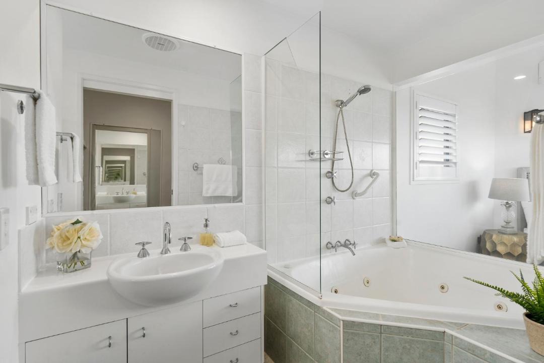 Photo of Bathroom in Castaways Beach