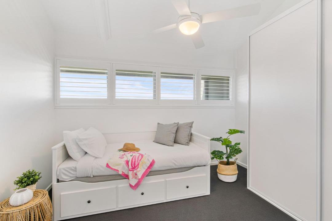 Photo of Bedroom in Castaways Beach