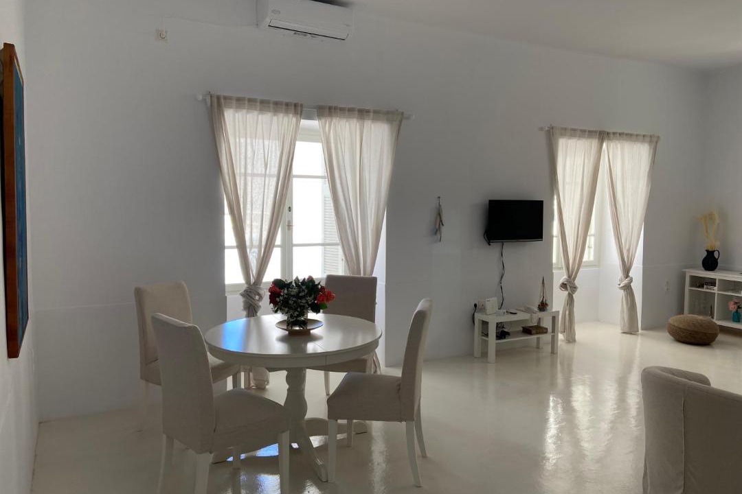 Photo of Livingroom in Paleopolis