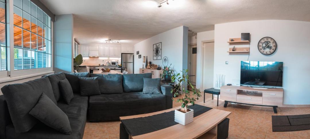 Photo of Livingroom in Kalyvia Thorikou