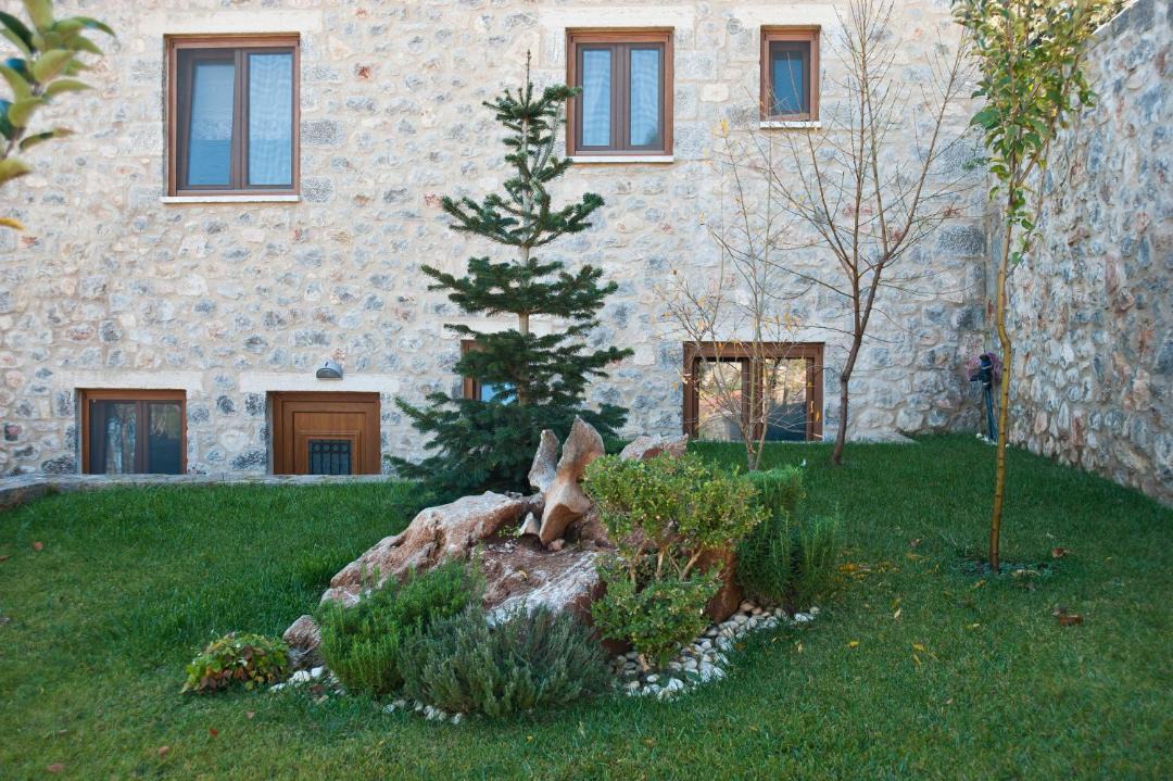 Photo of Others in Lilaia