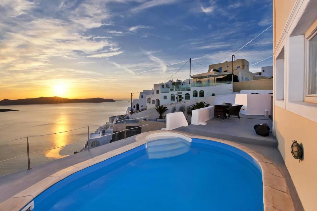 Photo of Others in Fira