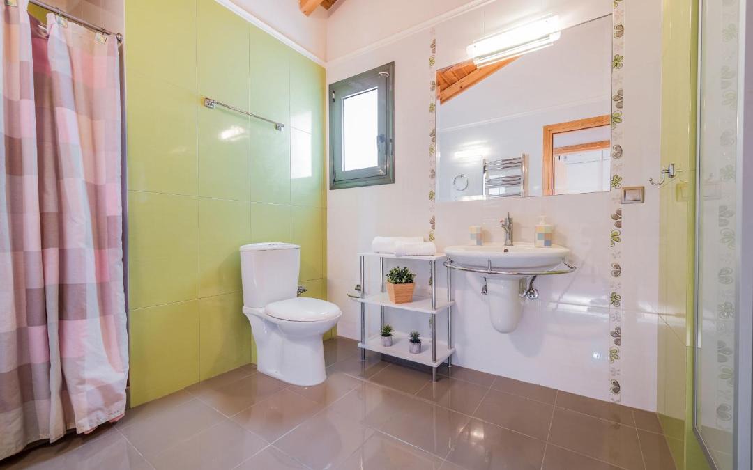 Photo of Bathroom in Neromilos