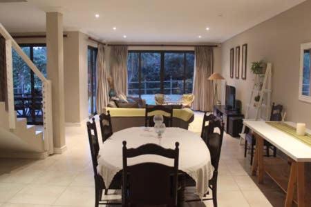 Photo of Livingroom in Blythedale