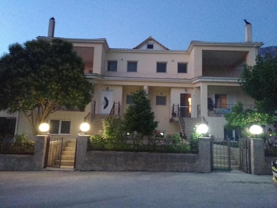 Photo of Buildings in Souli