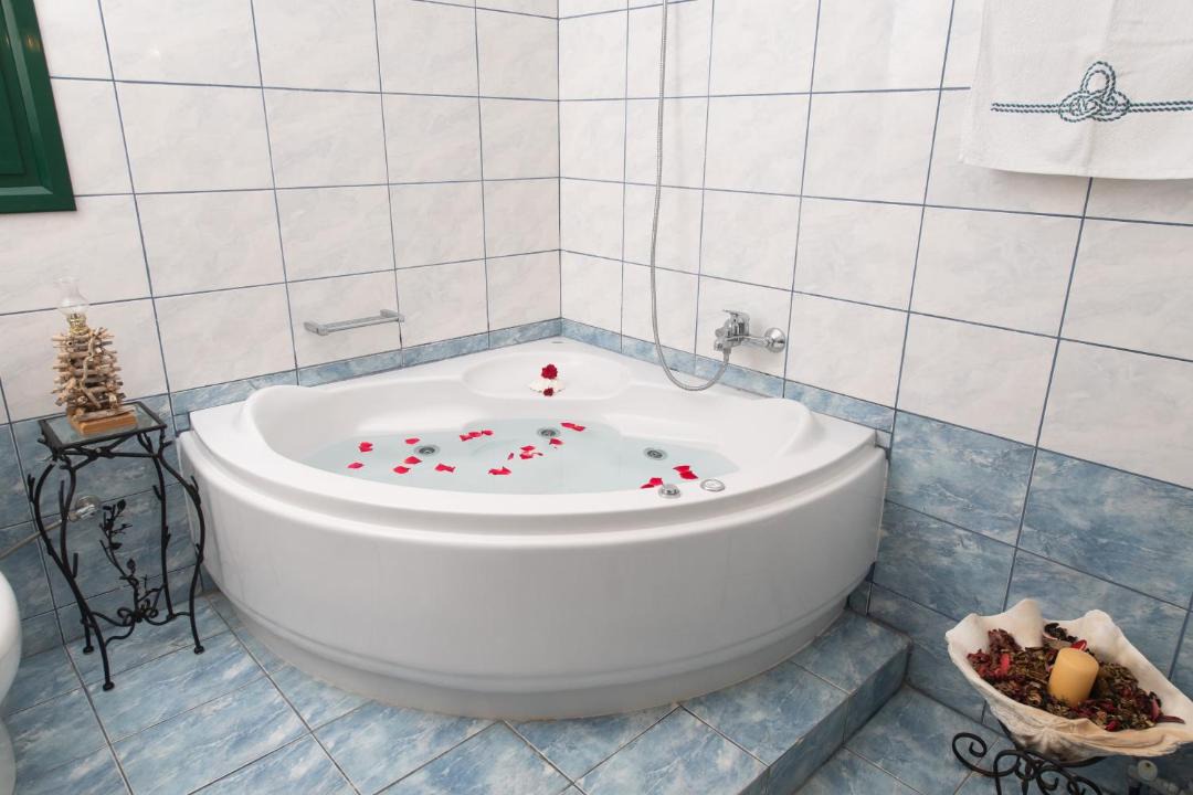 Photo of Bathroom in Sarakiniko