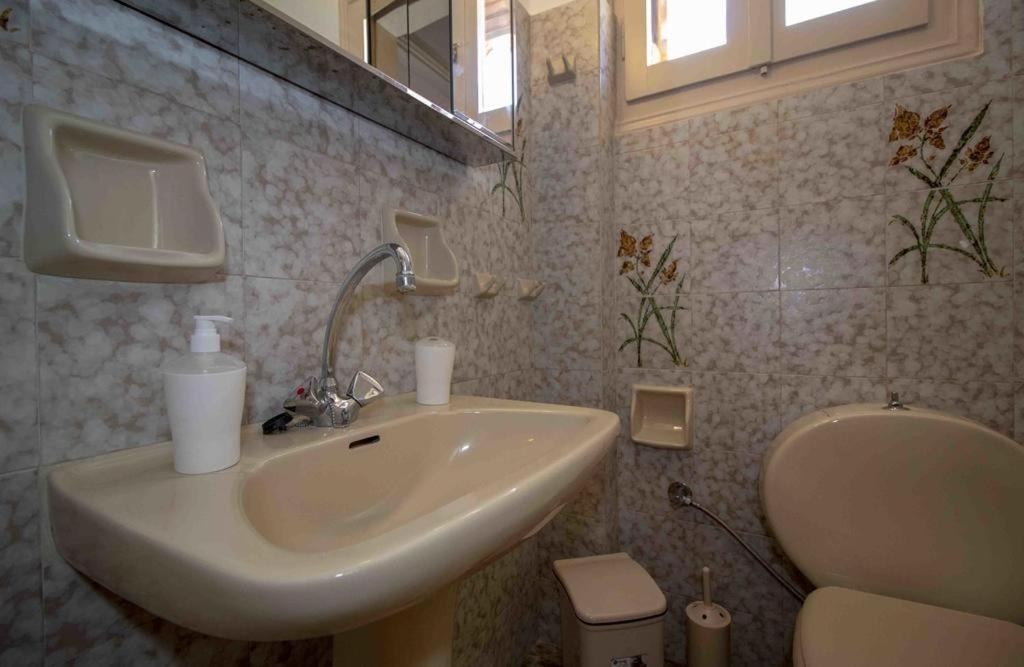 Photo of Bathroom in Tripi