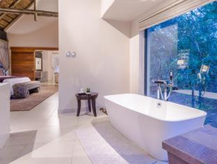 Photo of Bathroom in Thorny Bush Game Reserve