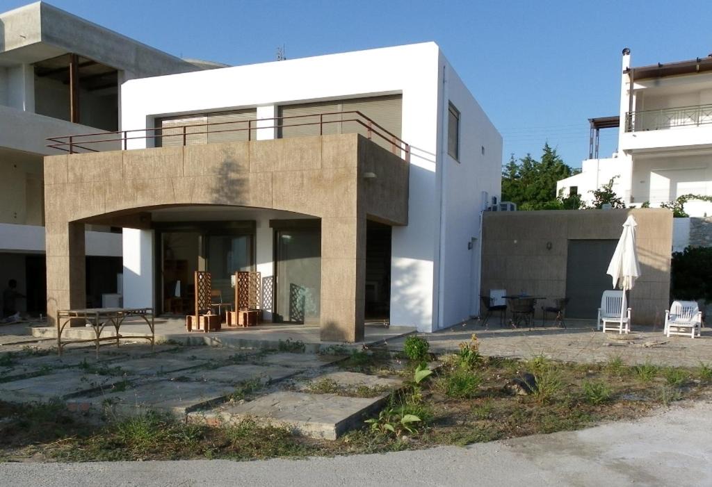 Photo of Buildings in Pefkos