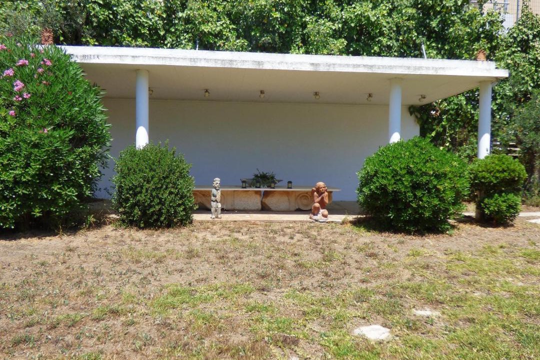 Photo of Buildings in Eretria