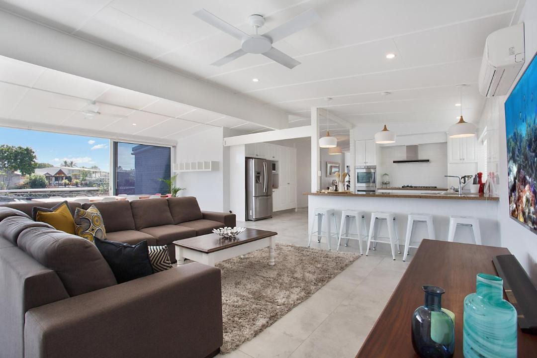 Photo of Livingroom in Broadbeach Waters