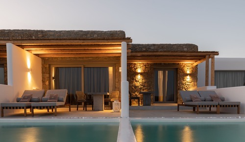 Queen-Size Double Bed Luxury Suite with Private Pool