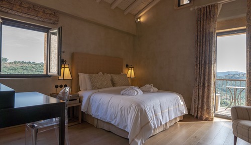Deluxe Double Room, 1 King Bed, Non Smoking, Balcony
