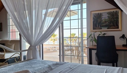 Suite, Sea View