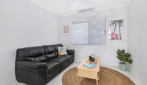 10 bed mixed shared dorm with shared bathroom