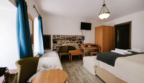 Deluxe Double Room (2 Adults + 1 Child)