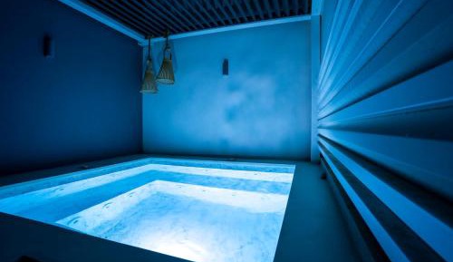 Suite with Hot Tub