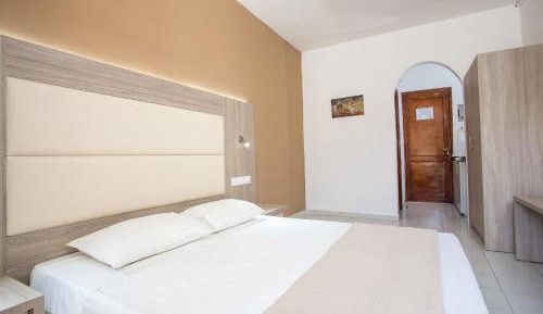 Studio (2 Adults)