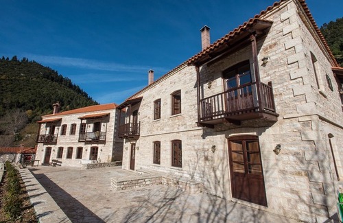 Karpenisi Hotel | Epoches Luxury Suites