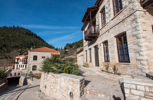 Karpenisi Hotel | Epoches Luxury Suites