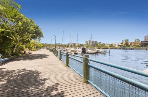 Kangaroo Point Apartment | 2BR Lovely River Retreat ⛵️Pool💦Wine🍷Gym💪Netflx