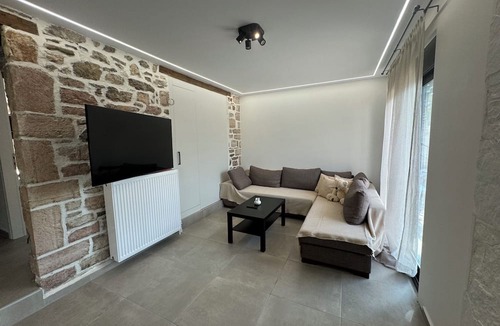 Sitaralona House | Villa Sitaralona stone house near lake Trihonida